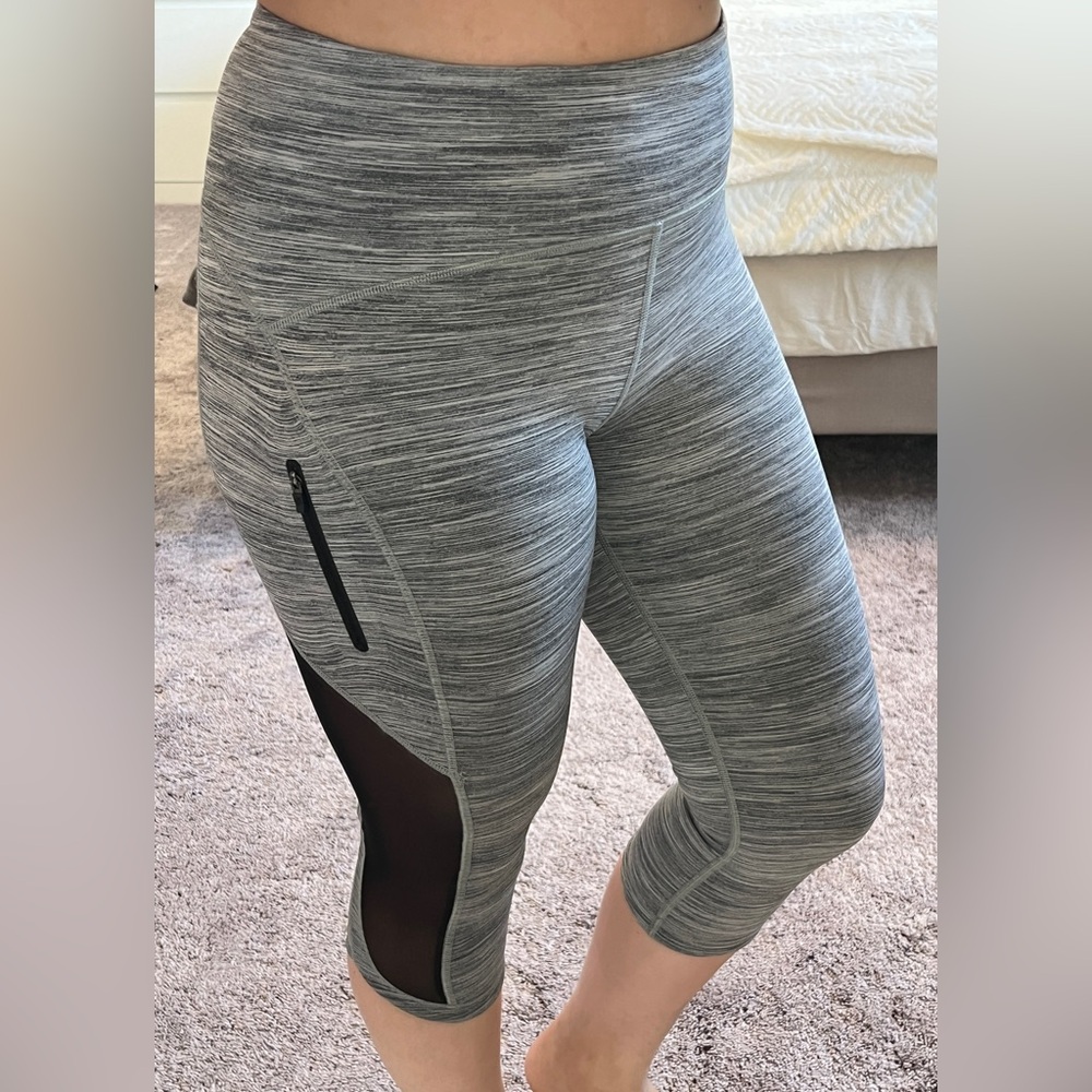 Lululemon Women’s Gray and Black Leggings